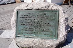 18 New York Brooklyn Ferry Landing Plaque American Army Embarked On August 29 1776 With George Washington At Brooklyn Heights.jpg
